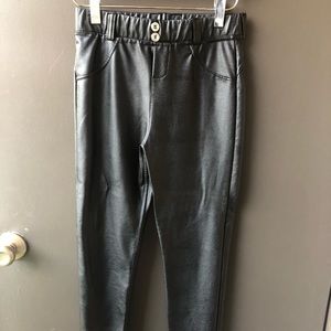 Black leather jeggings 👖